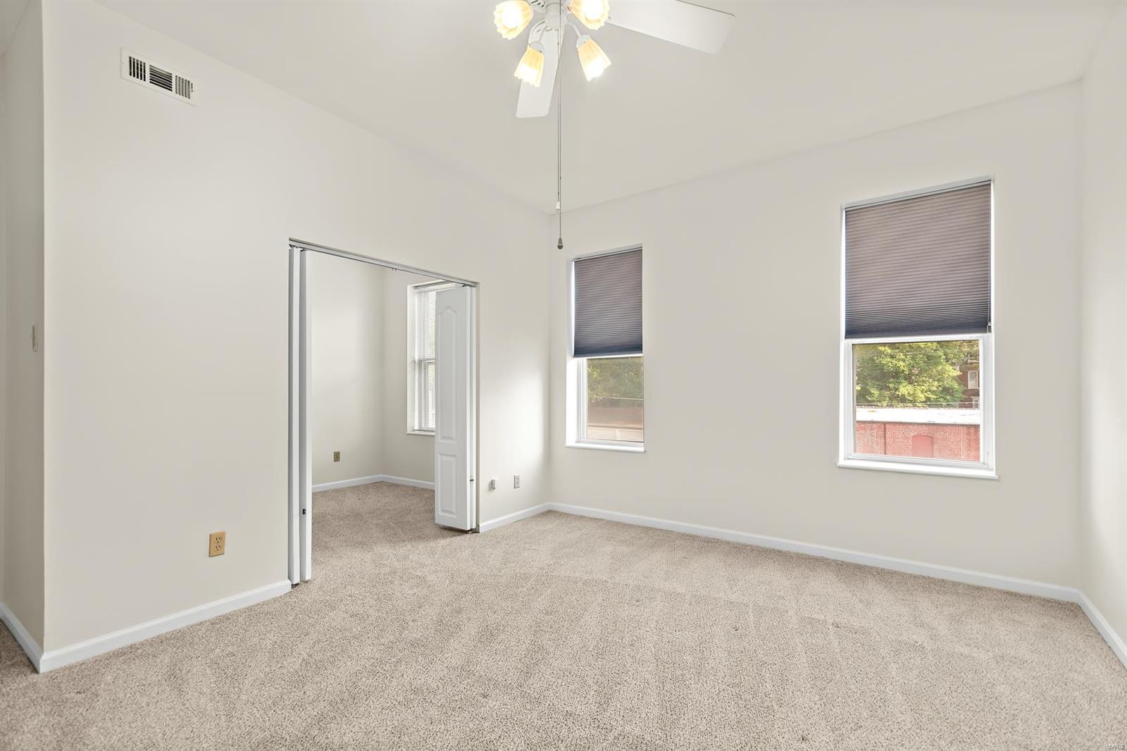 5553 Waterman Boulevard 2e Property Photo 18