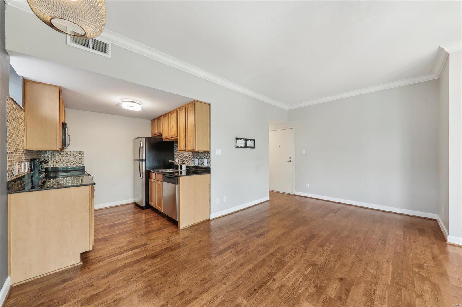 5673 Waterman Boulevard 31 Property Photo 4