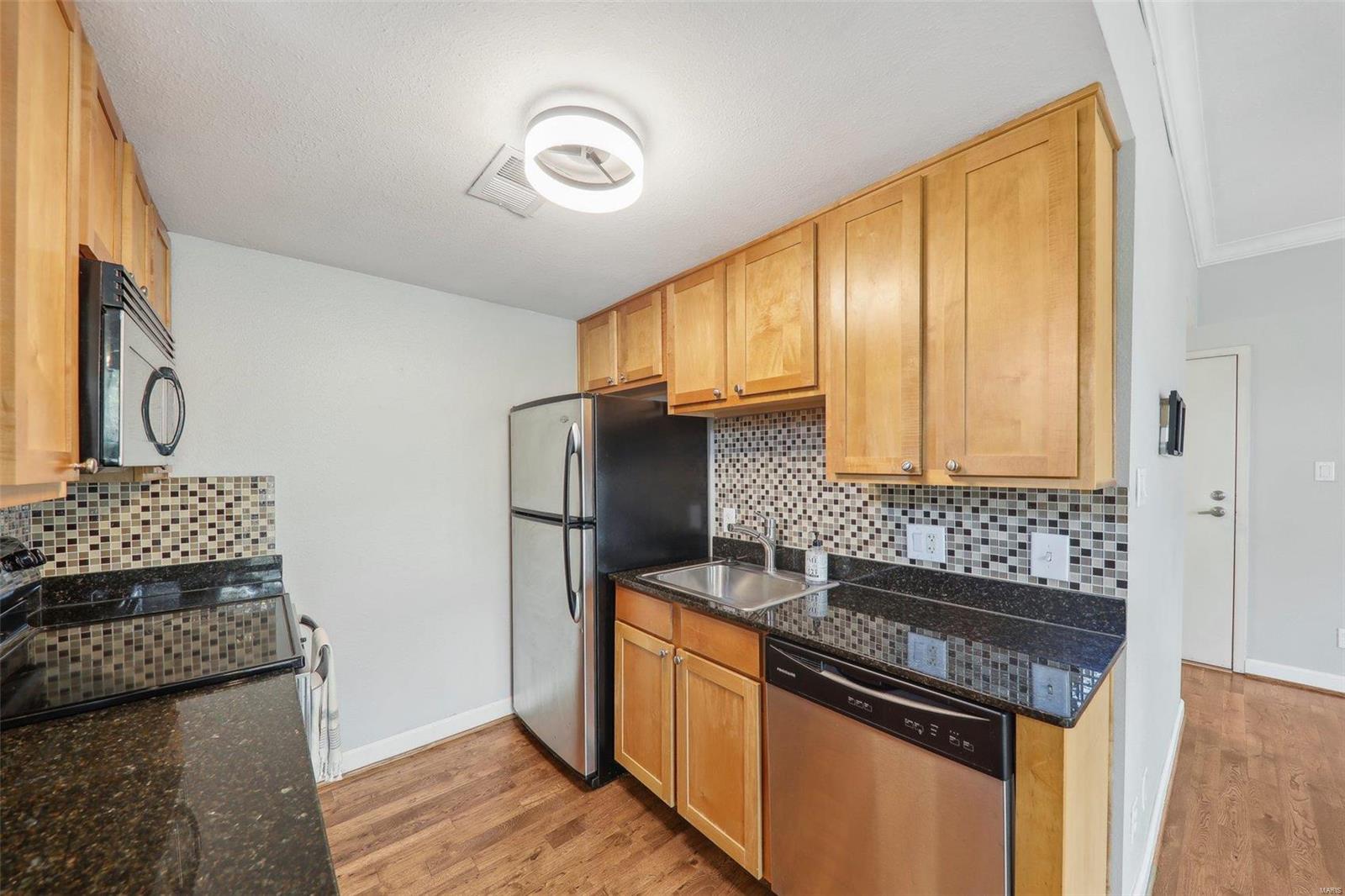5673 Waterman Boulevard 31 Property Photo 6