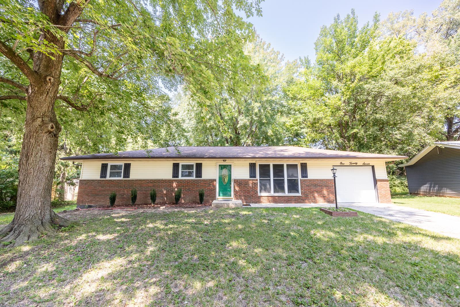 127 Creekside Drive Property Photo 1
