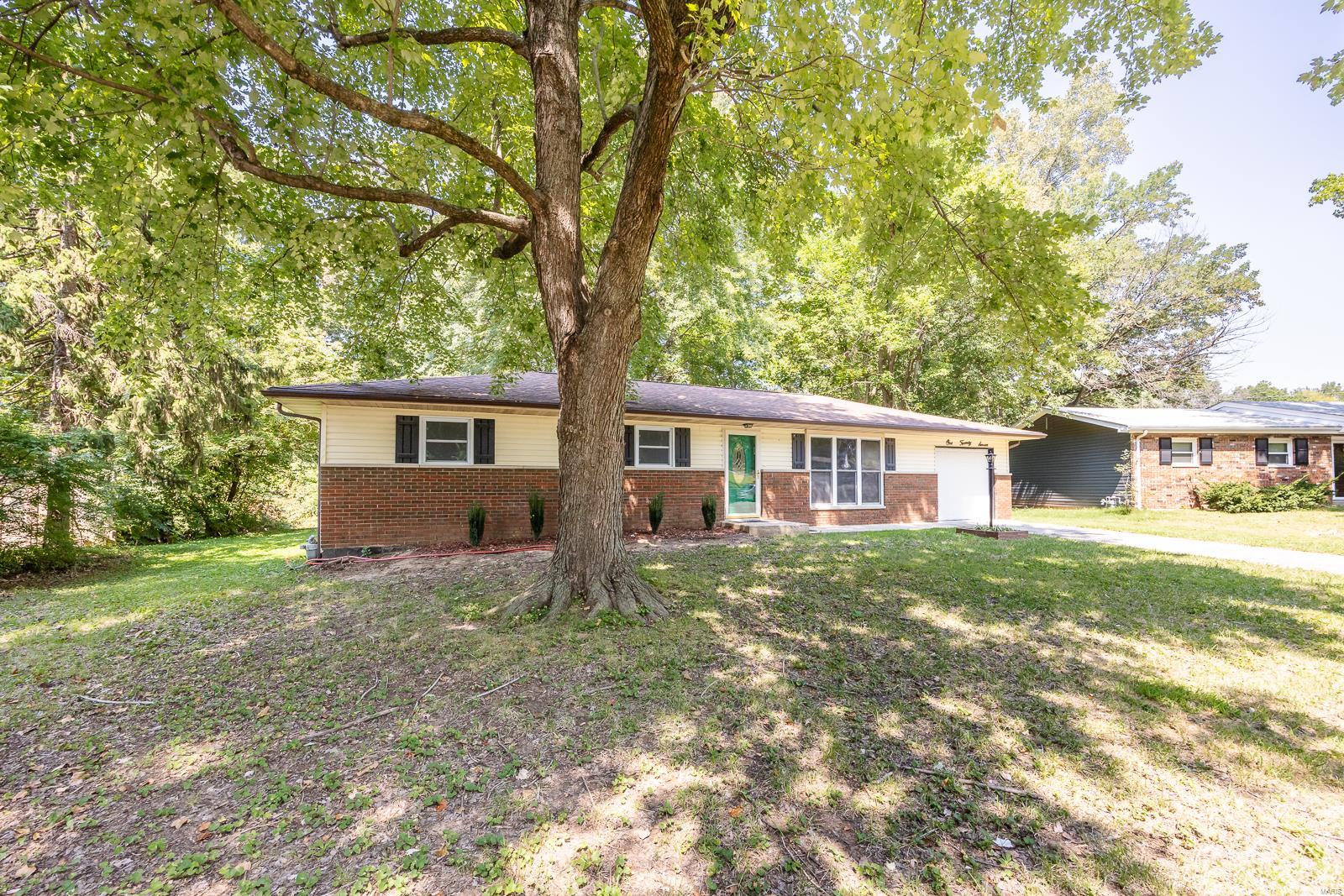 127 Creekside Drive Property Photo 2