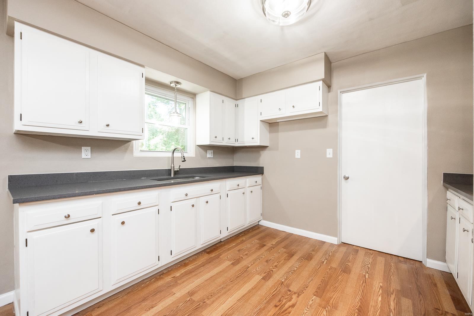 127 Creekside Drive Property Photo 10