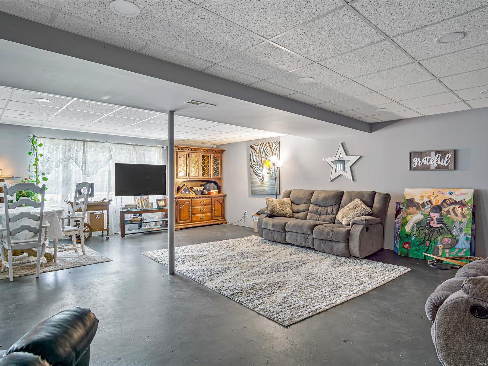 11333 Eiff Road Property Photo 7