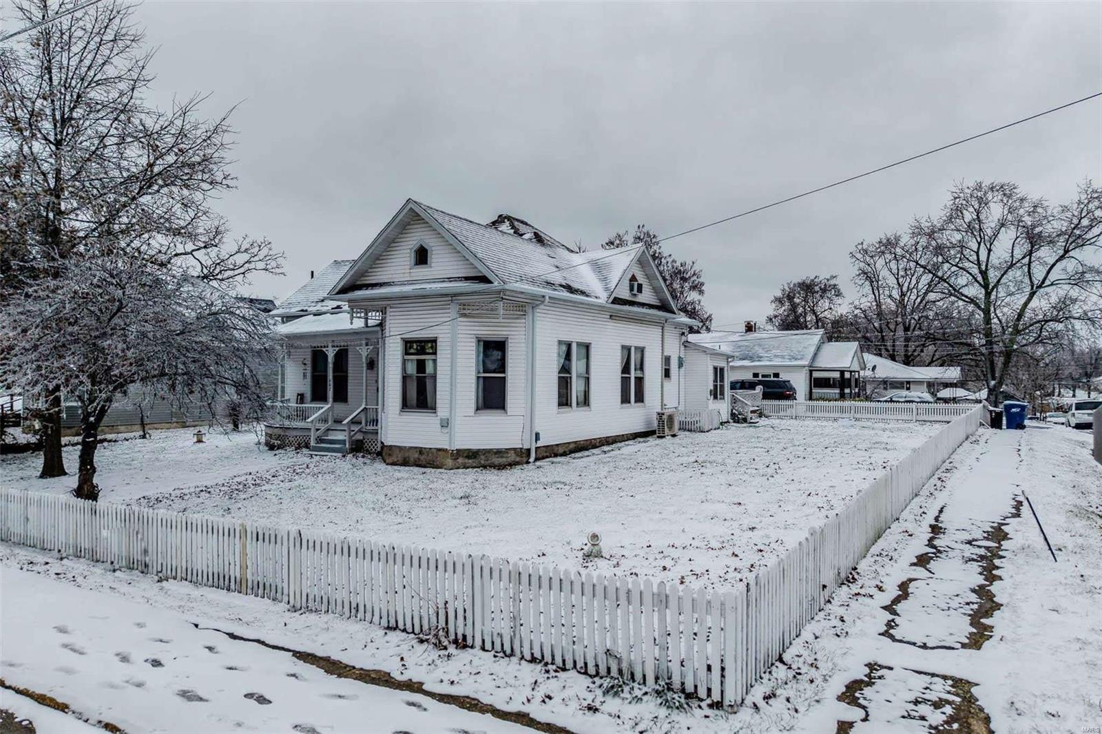 607 N Jackson Street Property Photo 5