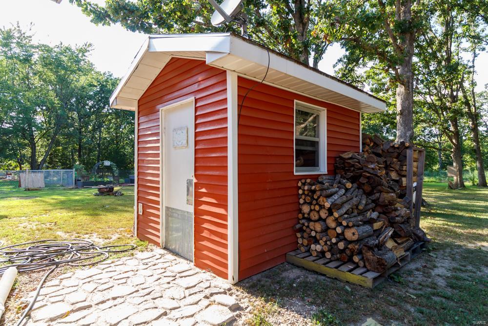 15227 Columbia Road Property Photo 5