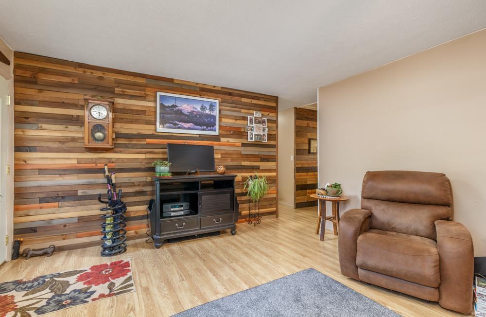 15227 Columbia Road Property Photo 9