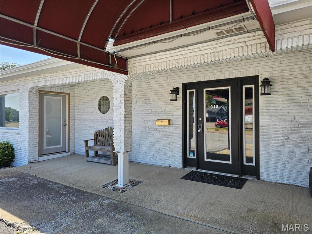 318 E Washington Street Property Photo 4