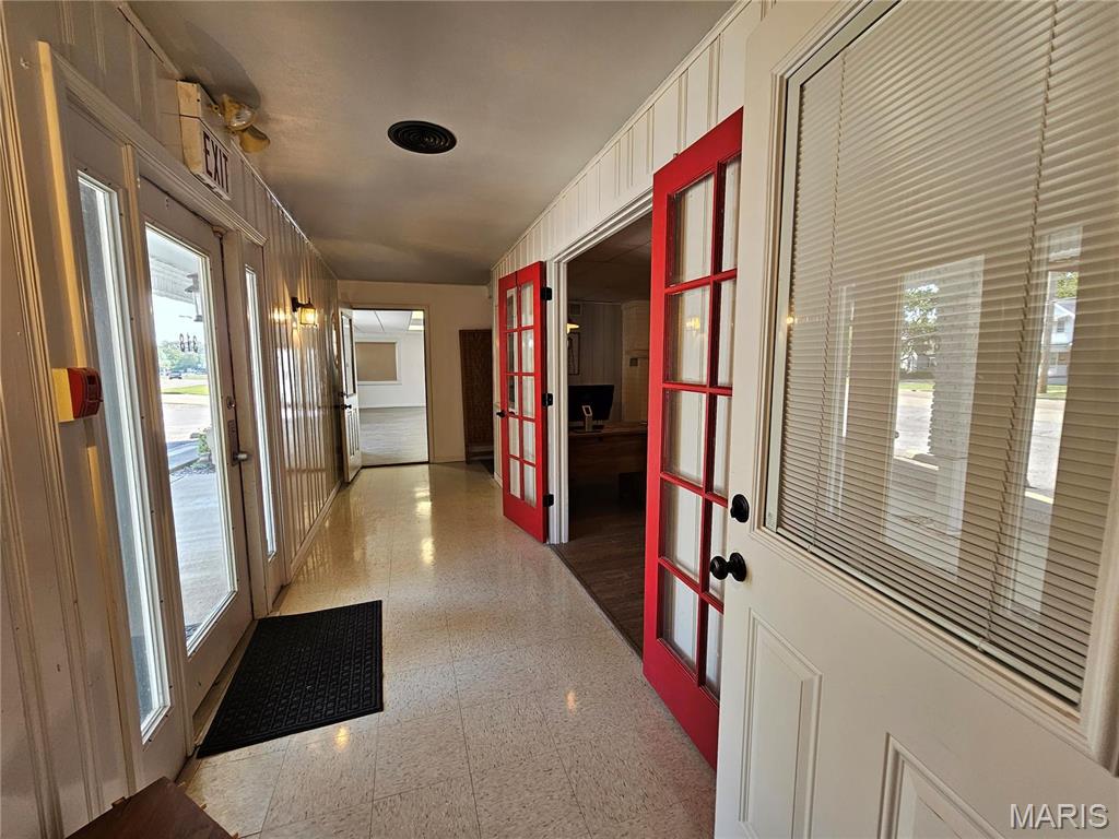 318 E Washington Street Property Photo 6
