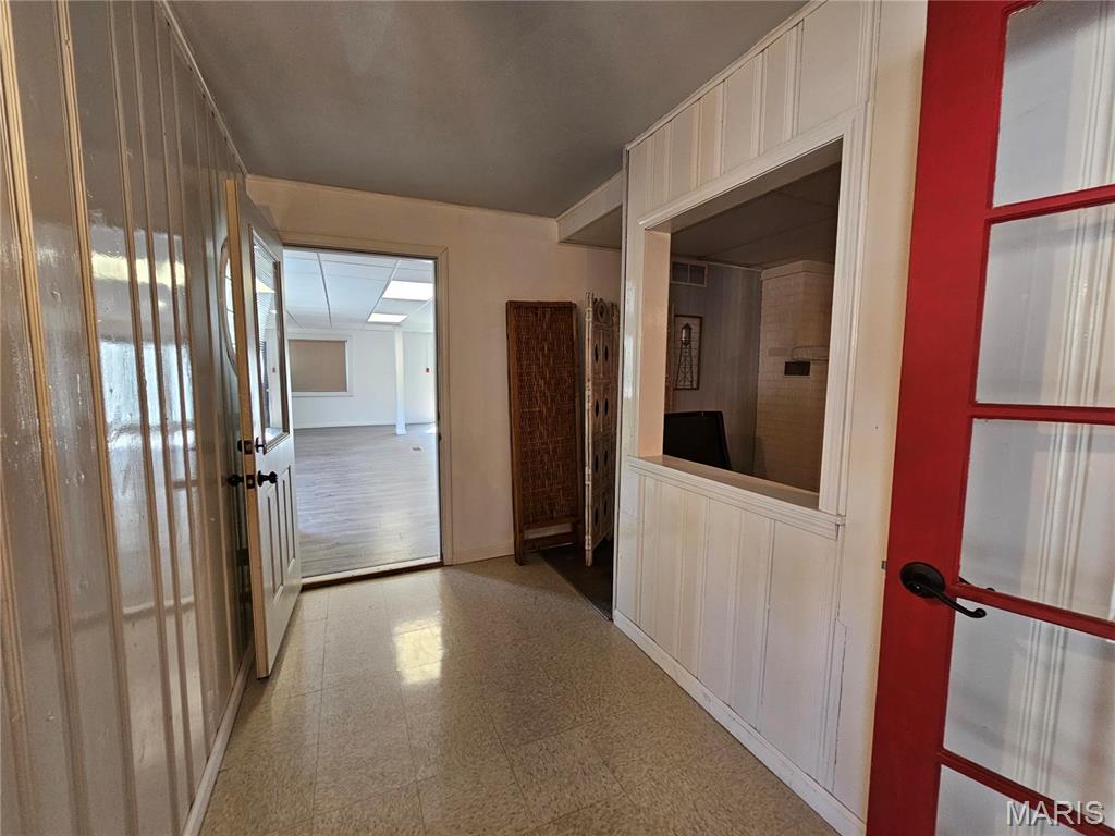 318 E Washington Street Property Photo 9