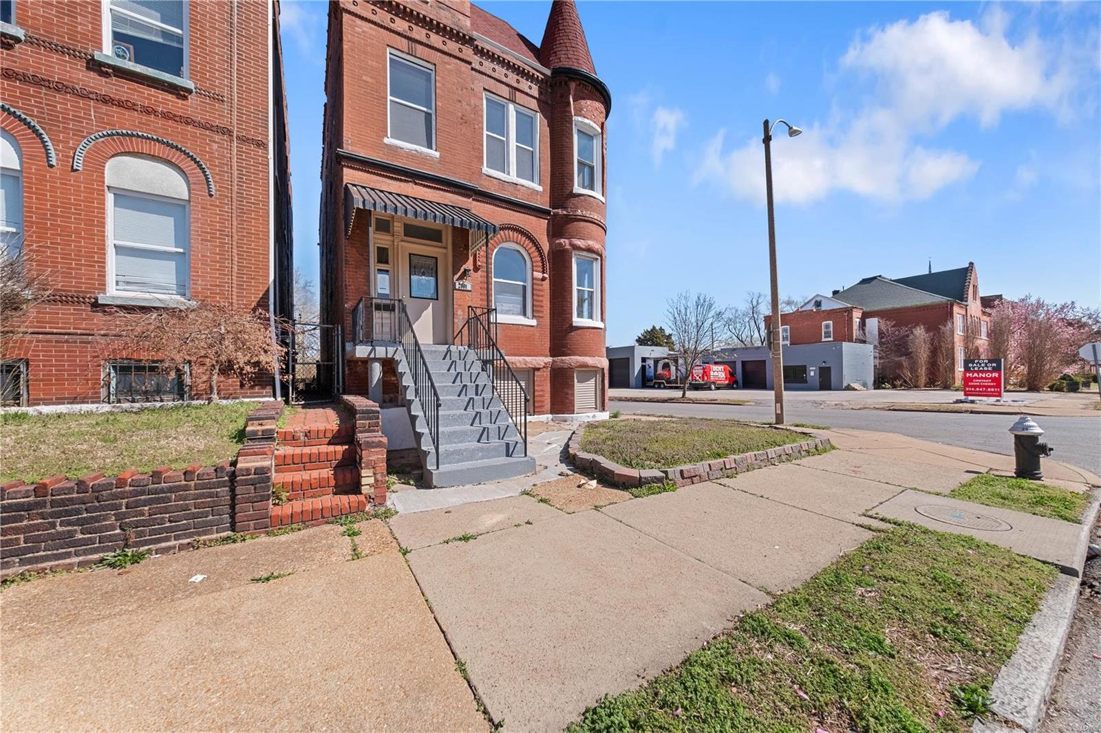 2901 Magnolia Avenue Property Photo 3