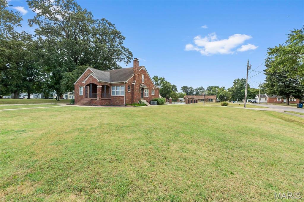 612 West Sturdivant Street Property Photo 1