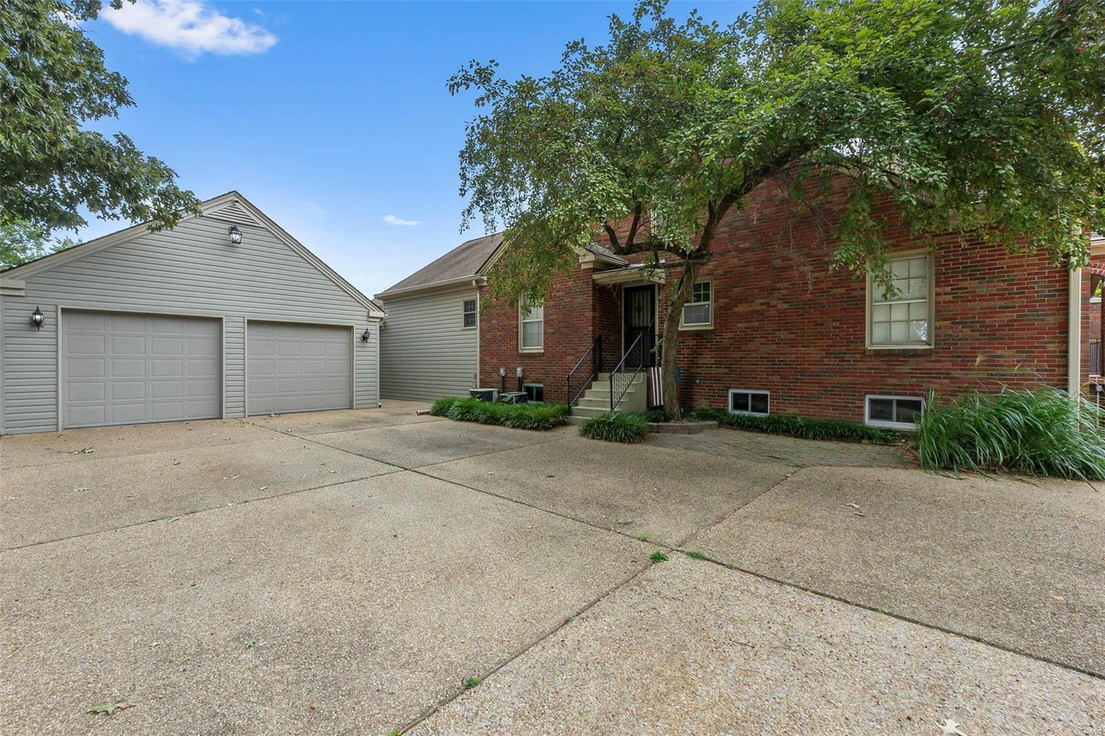 612 West Sturdivant Street Property Photo 3