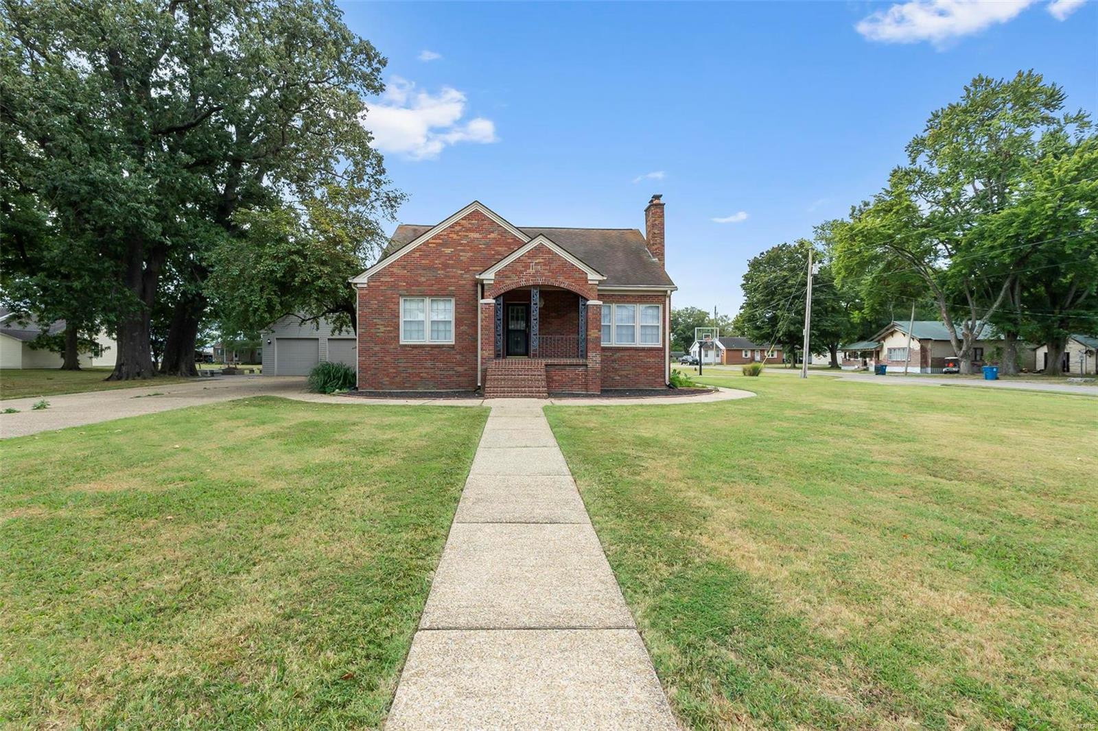 612 West Sturdivant Street Property Photo 4