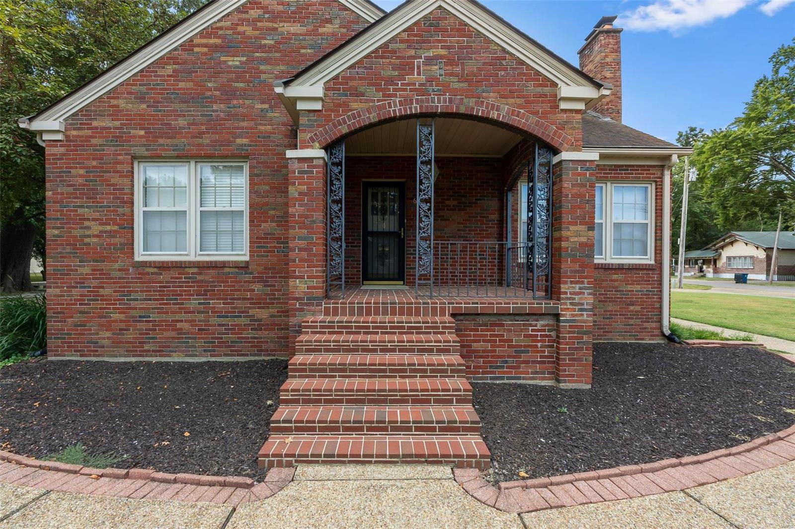 612 West Sturdivant Street Property Photo 5
