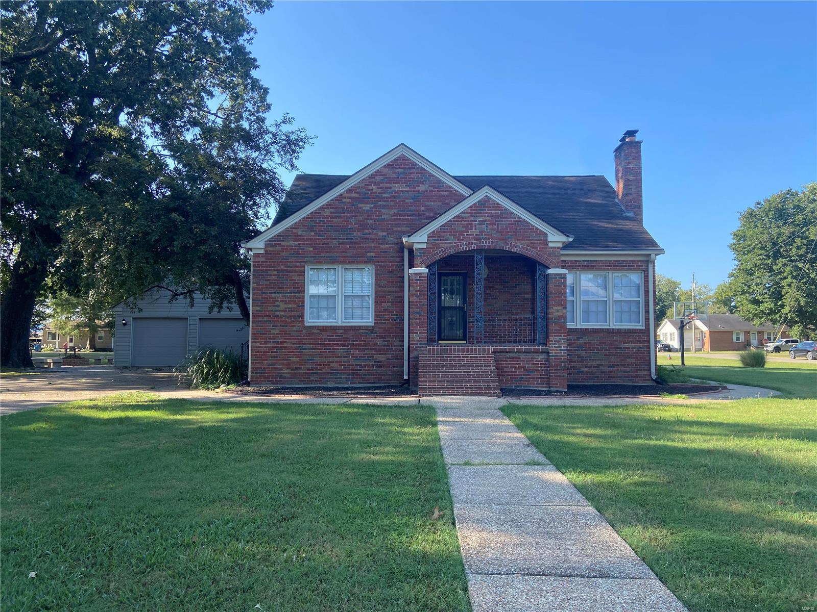 612 West Sturdivant Street Property Photo 6
