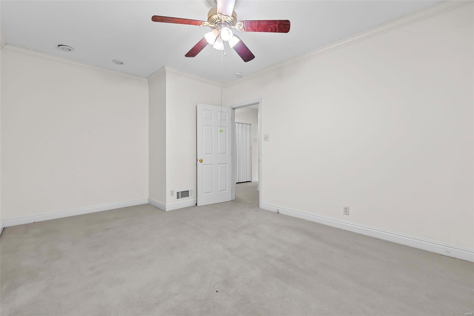 612 West Sturdivant Street Property Photo 10