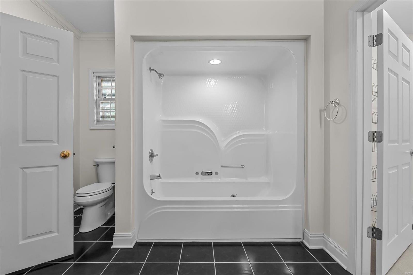 612 West Sturdivant Street Property Photo 14