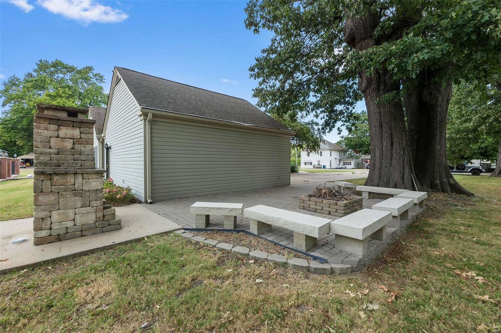 612 West Sturdivant Street Property Photo 34