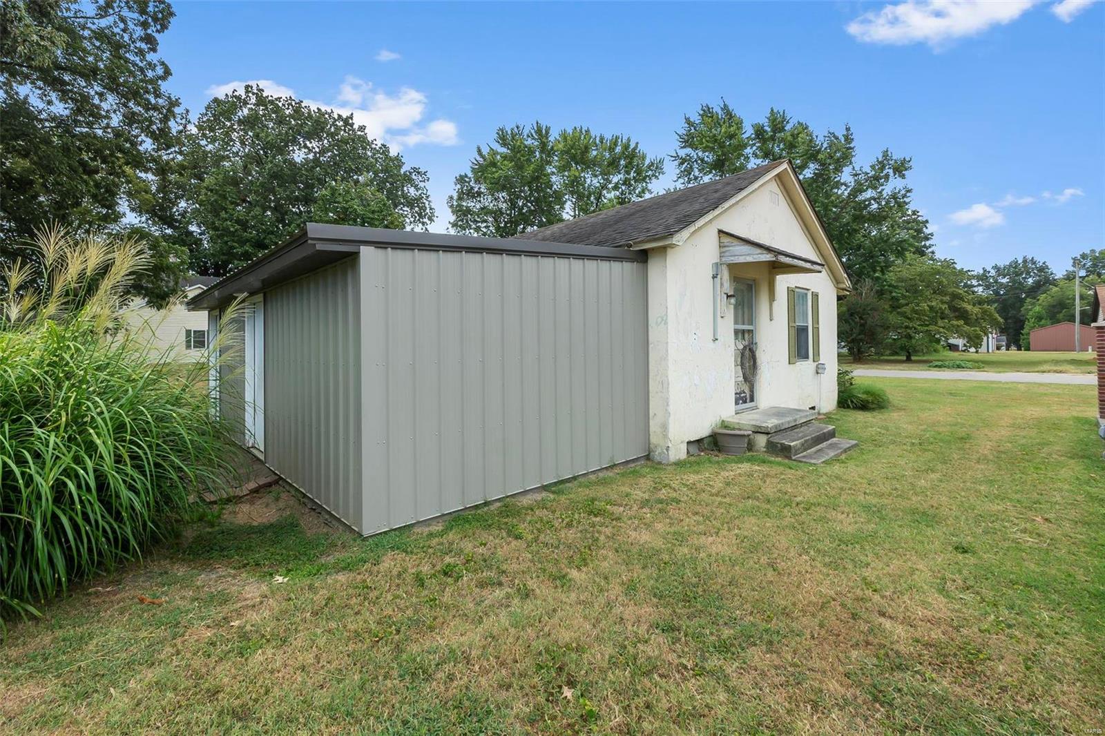 612 West Sturdivant Street Property Photo 35