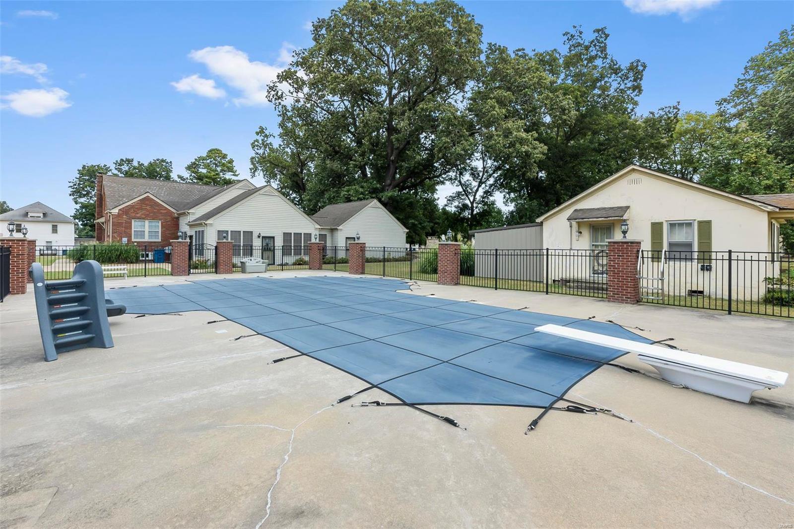 612 West Sturdivant Street Property Photo 37