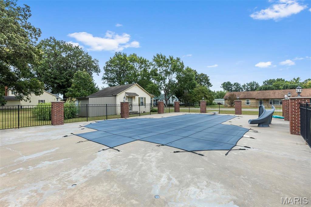 612 West Sturdivant Street Property Photo 39