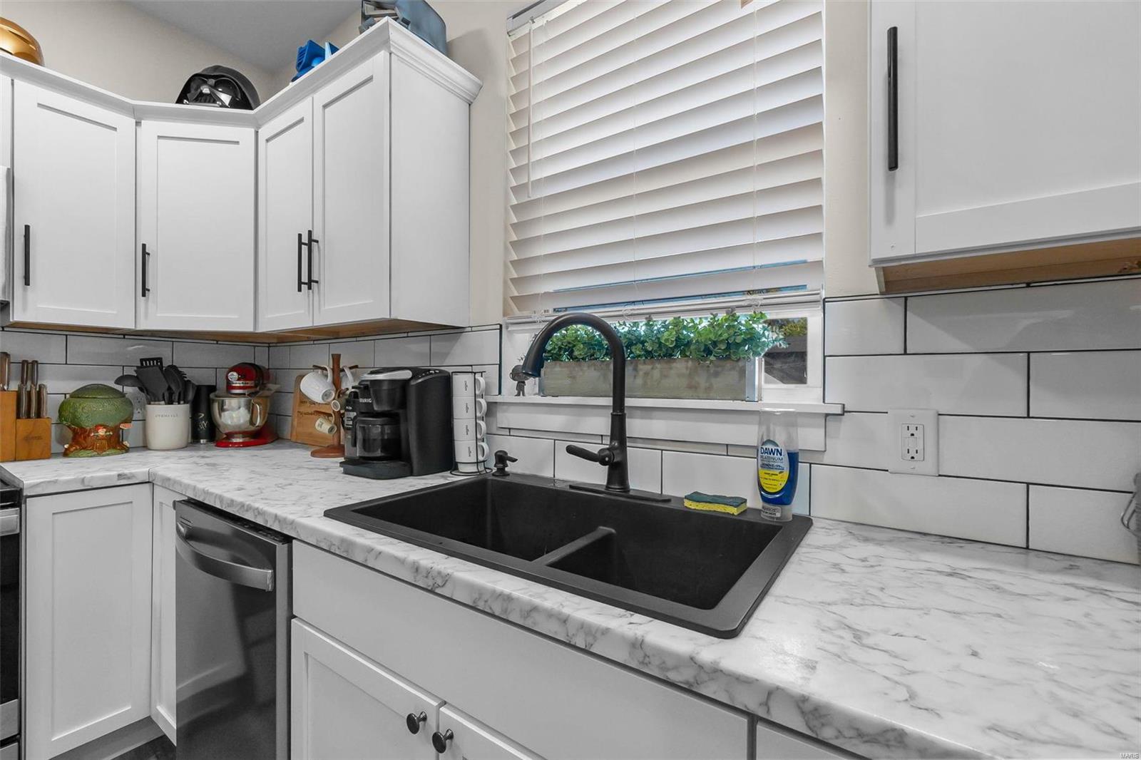926 William Street Property Photo 7