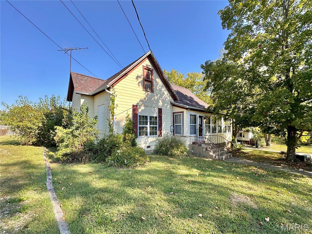 220 Louise Street Property Photo 1