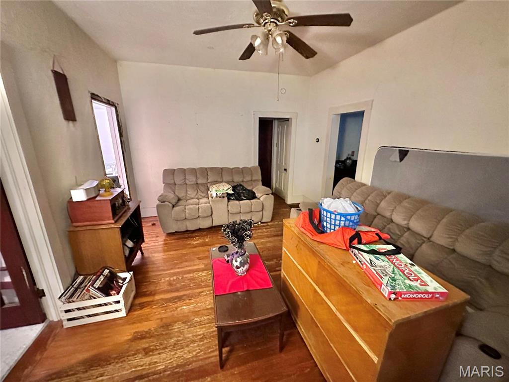 220 Louise Street Property Photo 8