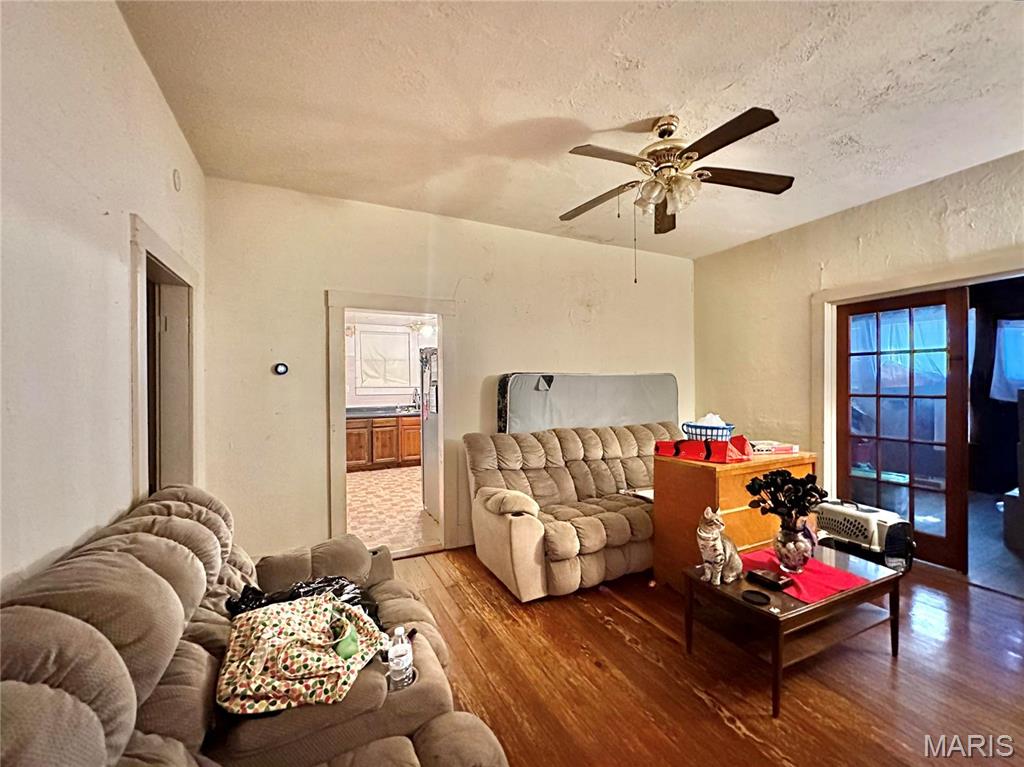 220 Louise Street Property Photo 10