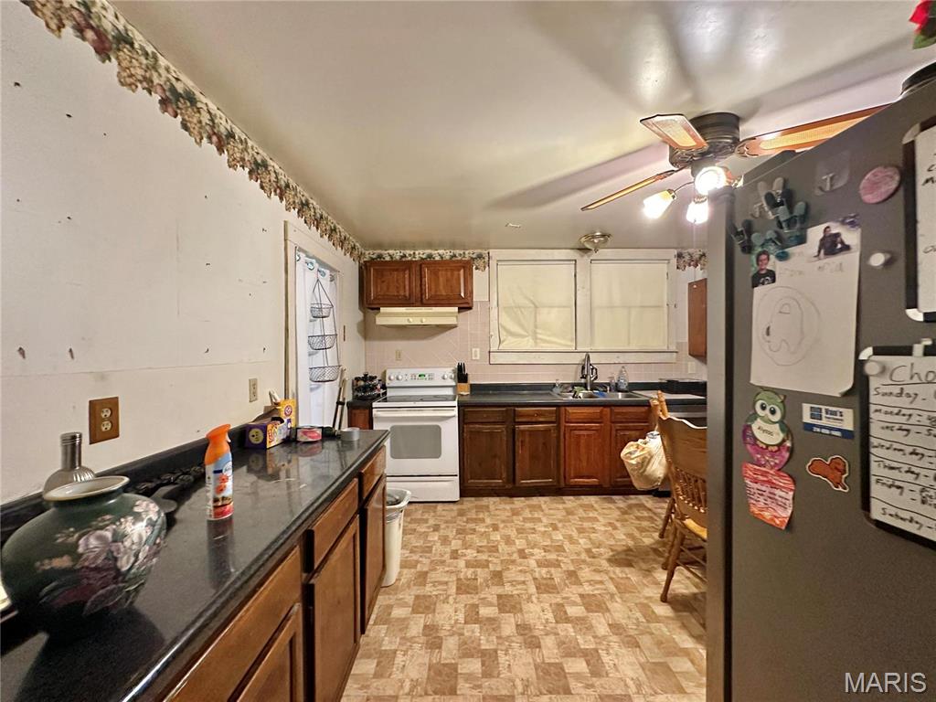 220 Louise Street Property Photo 11