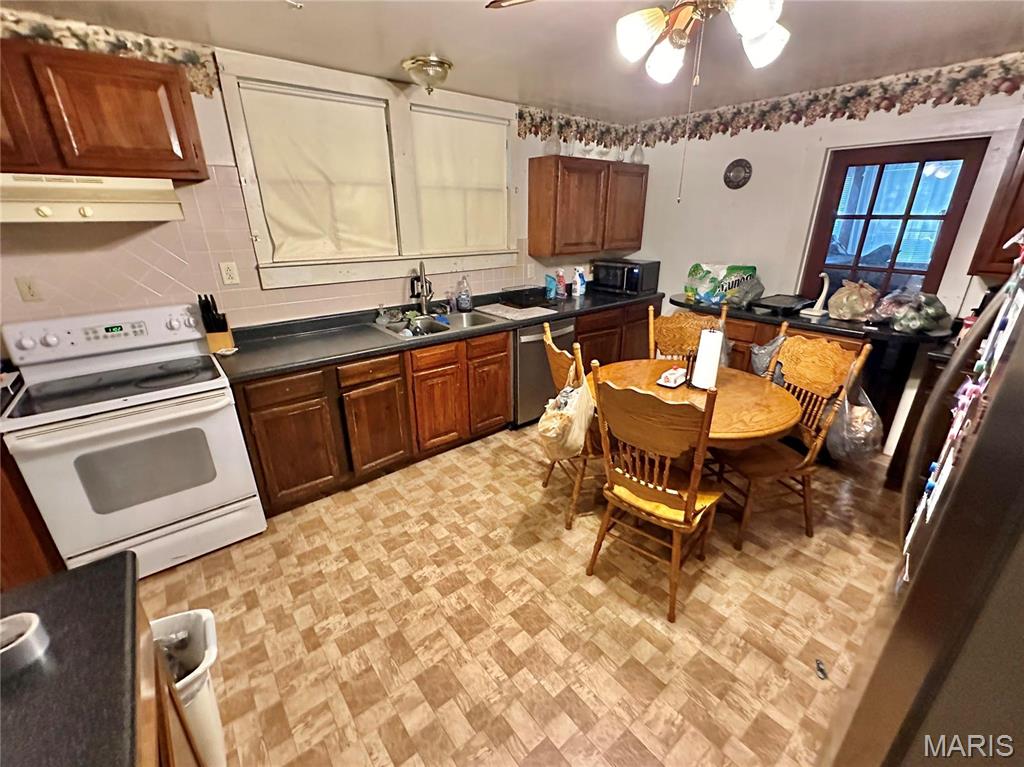 220 Louise Street Property Photo 12
