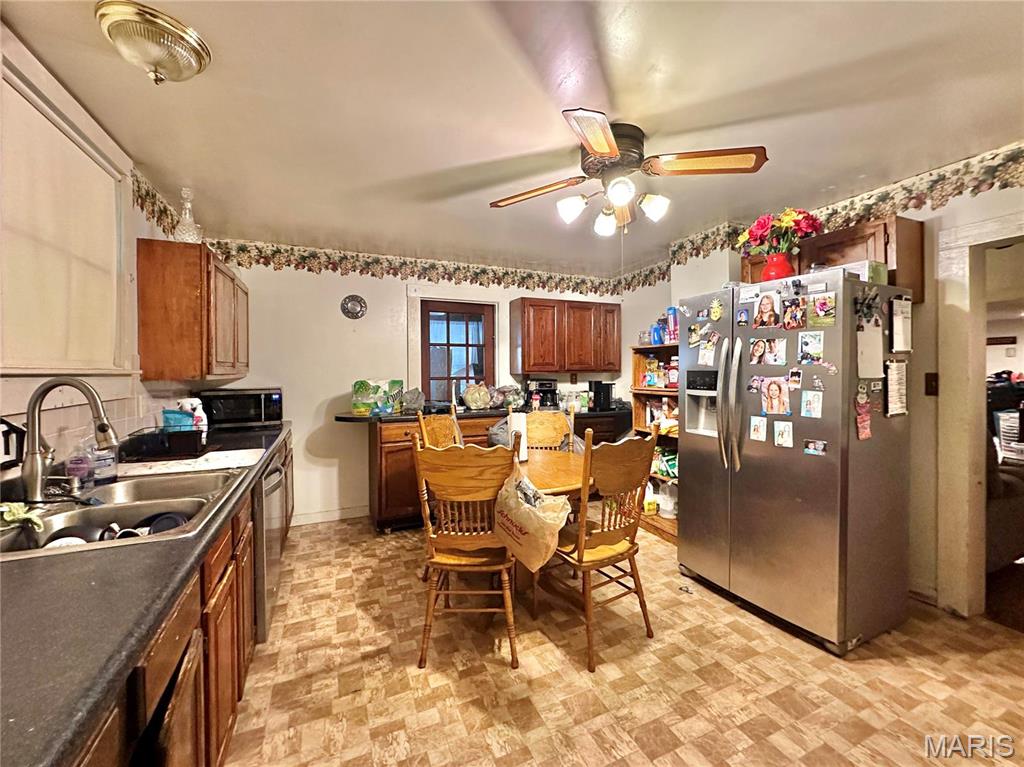 220 Louise Street Property Photo 13