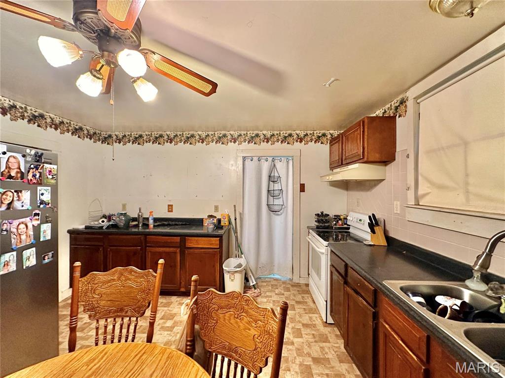 220 Louise Street Property Photo 14
