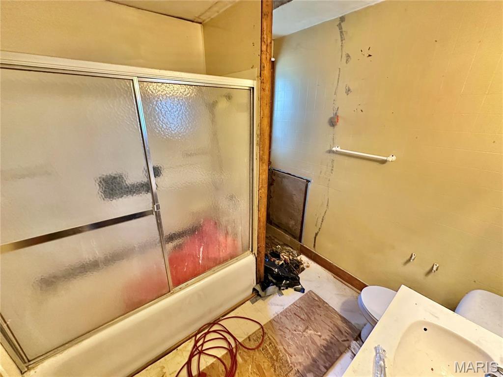 220 Louise Street Property Photo 16