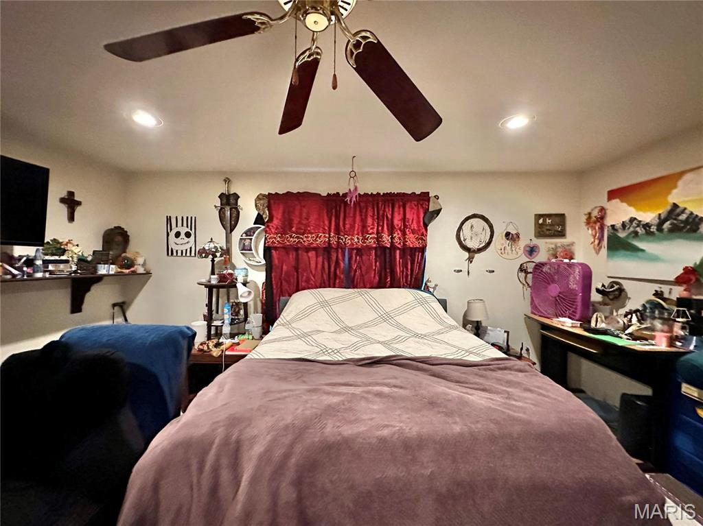 220 Louise Street Property Photo 17