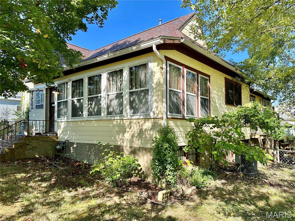 220 Louise Street Property Photo 35