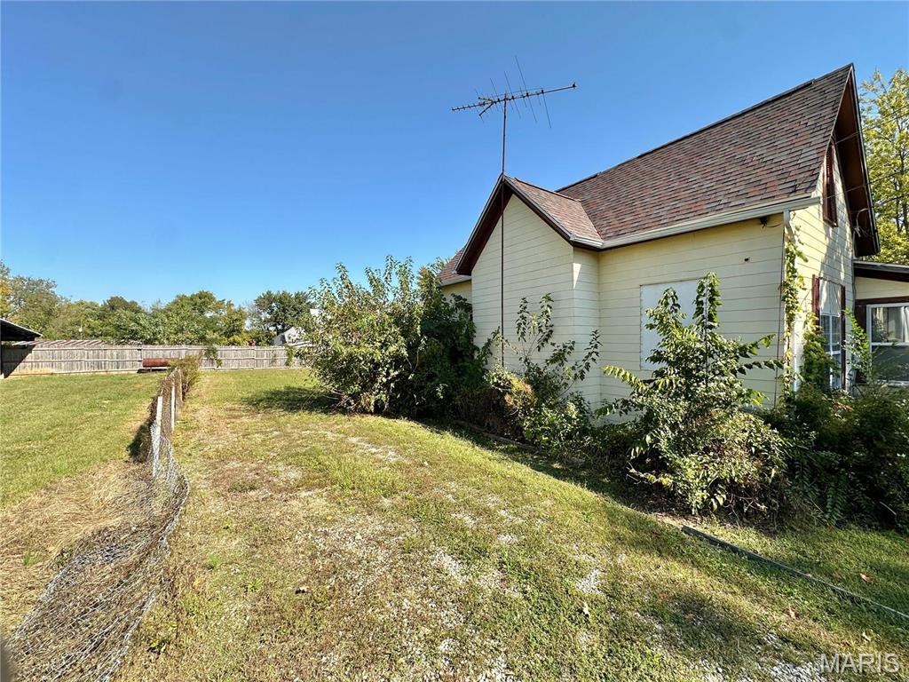 220 Louise Street Property Photo 37