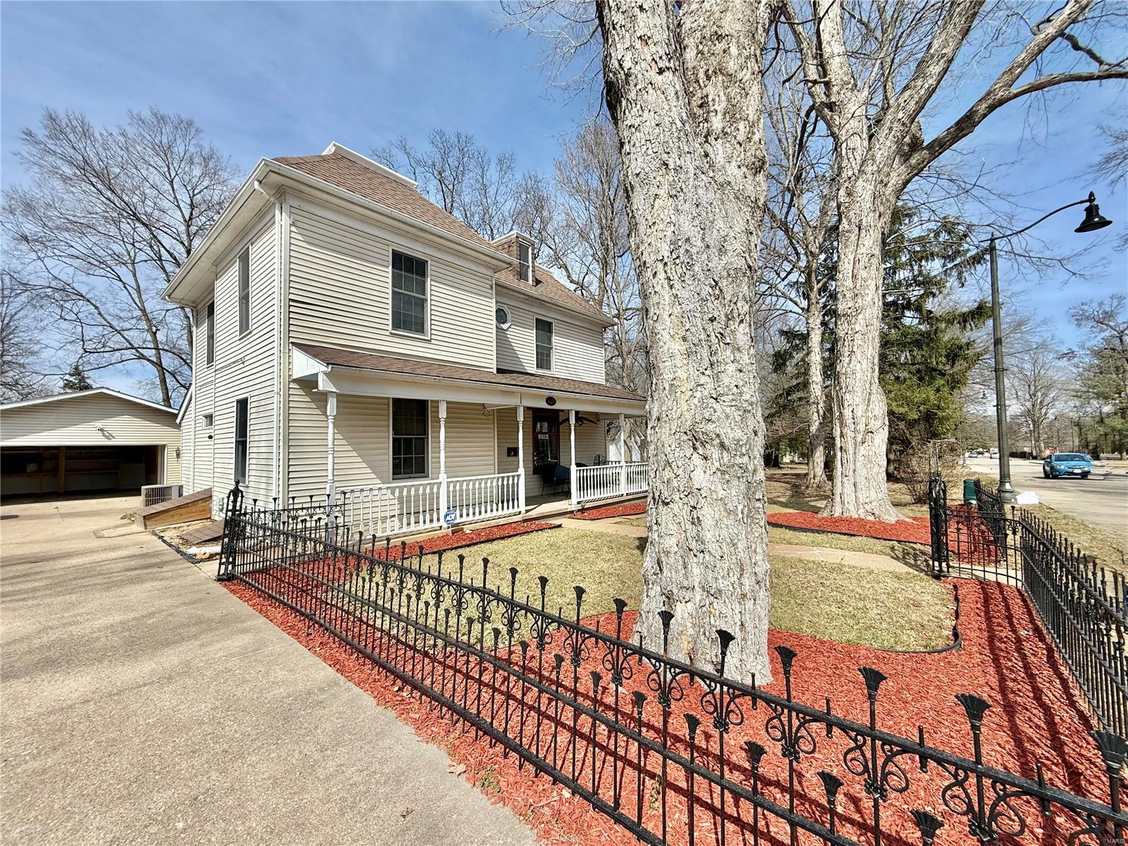 609 West Columbia Street Property Photo 3