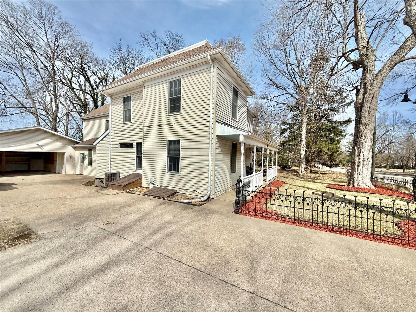 609 West Columbia Street Property Photo 5