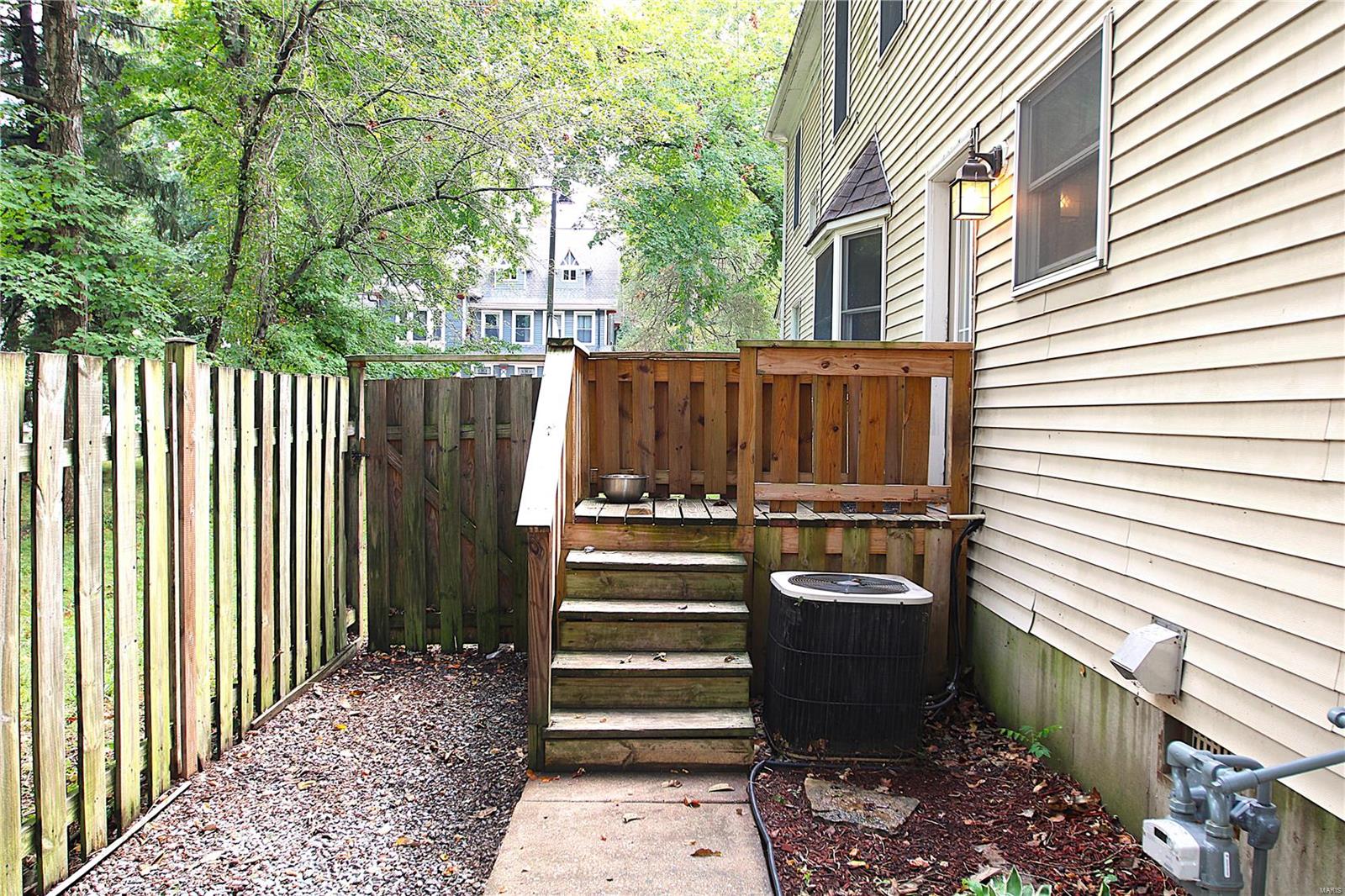 609 West Columbia Street Property Photo 9