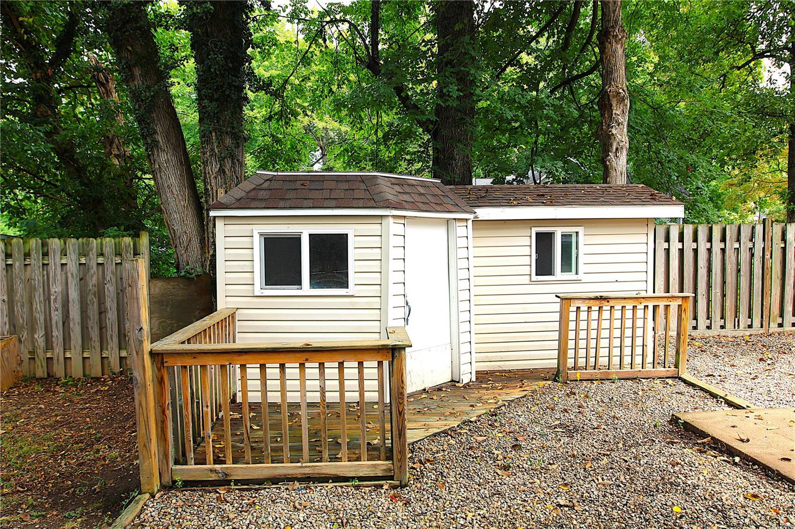 609 West Columbia Street Property Photo 13