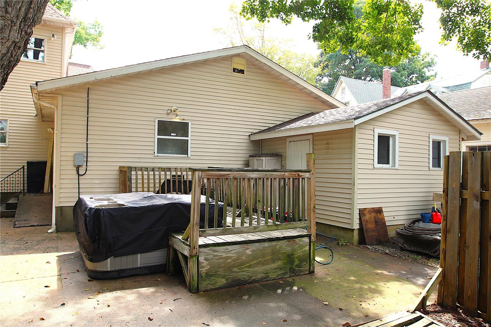 609 West Columbia Street Property Photo 16