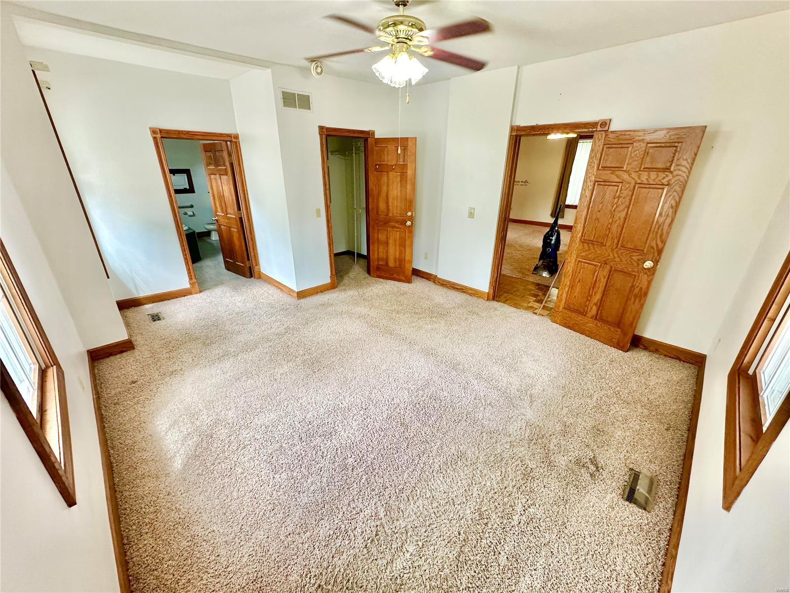 609 West Columbia Street Property Photo 27