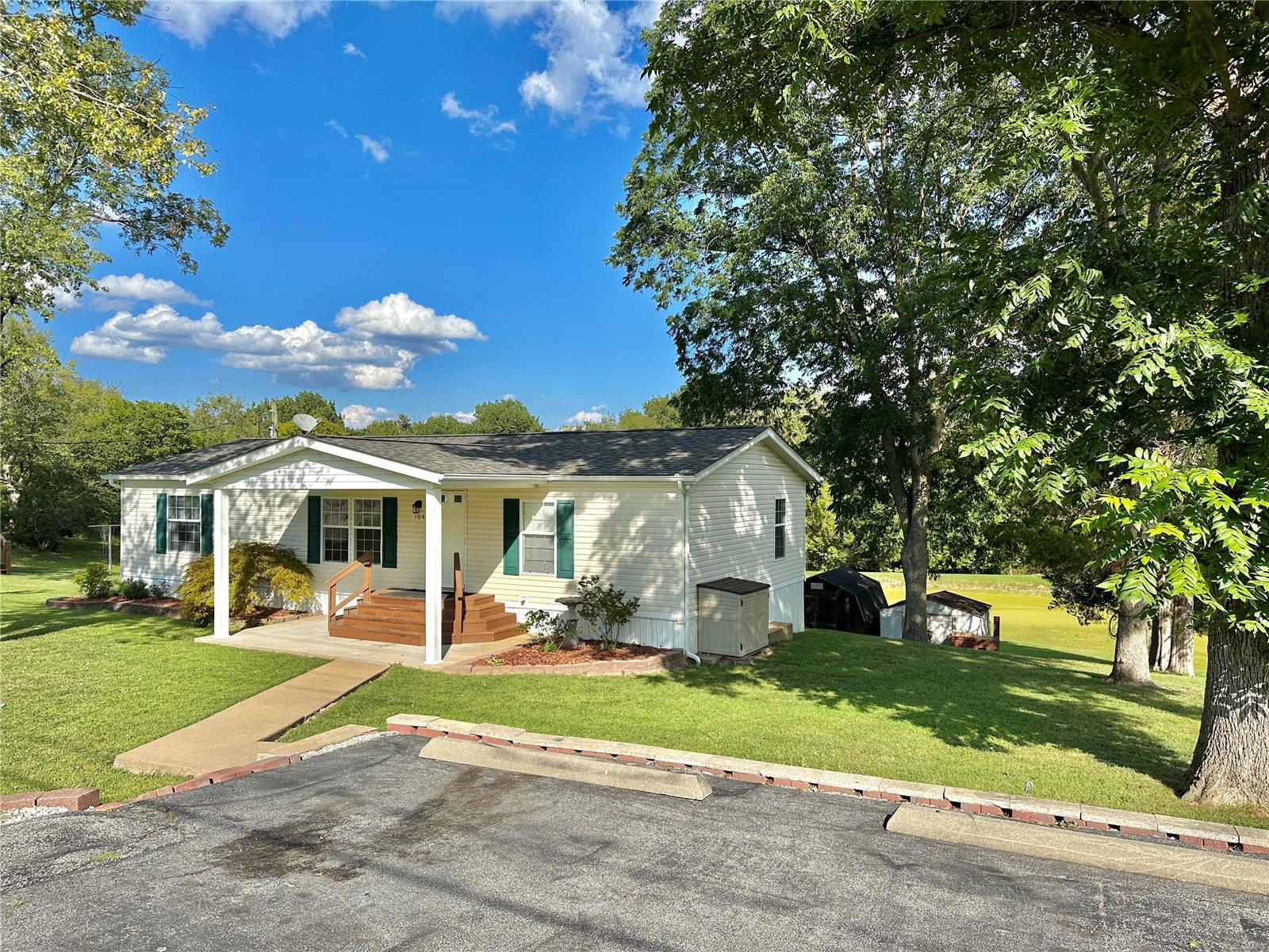 104 Holdinghausen Drive Property Photo 1