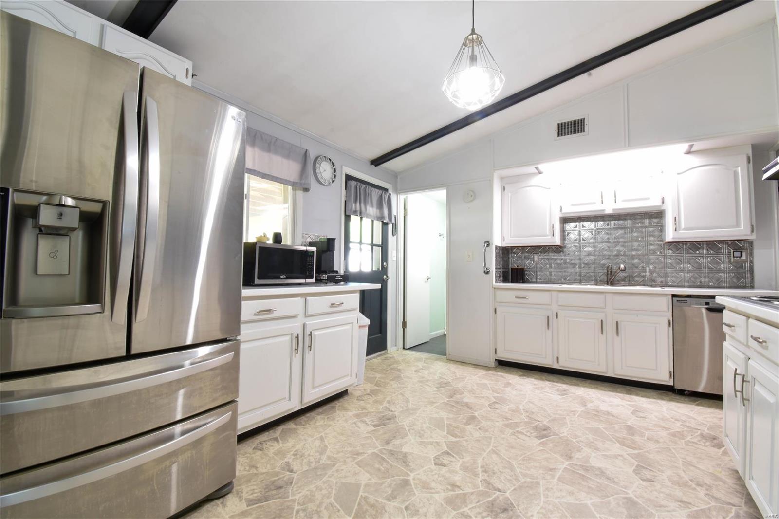 605 E Henry Street Property Photo 10