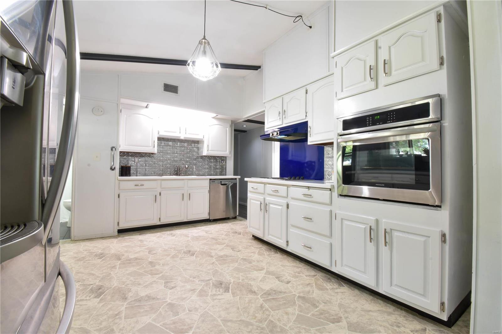 605 E Henry Street Property Photo 11