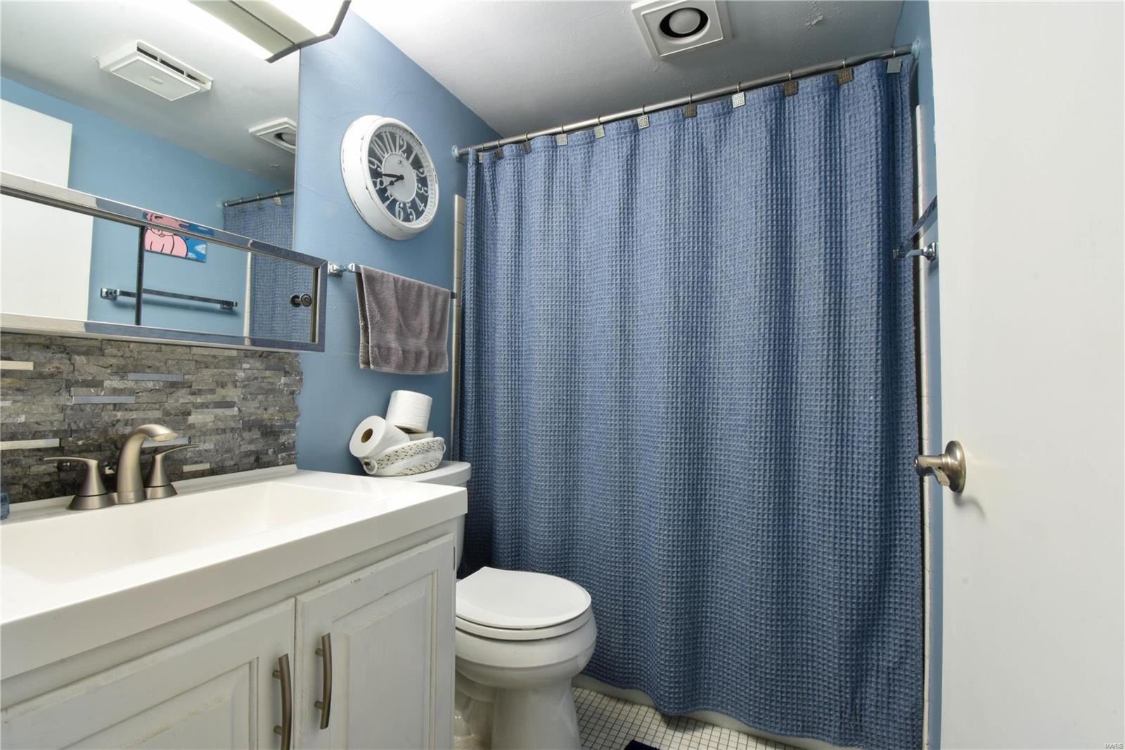 605 E Henry Street Property Photo 15