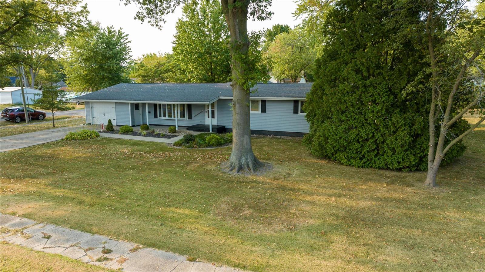 605 E Henry Street Property Photo 27