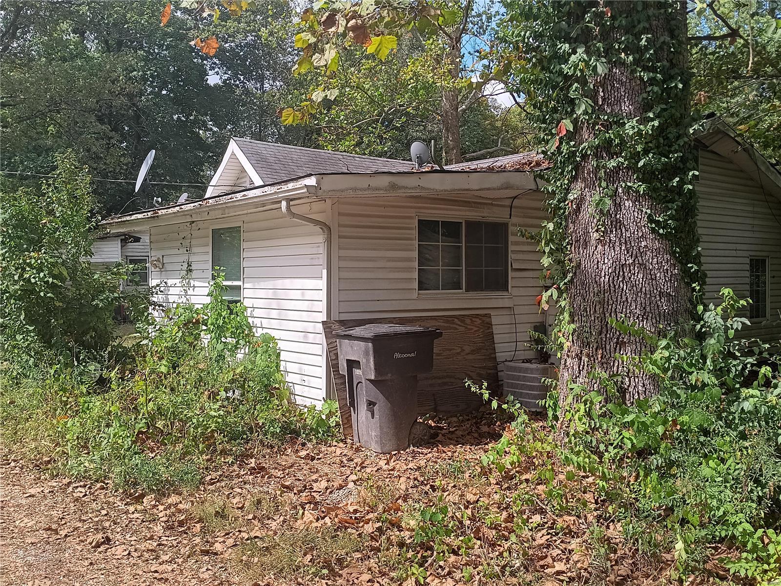 8701 Hilltop Lane Property Photo 2
