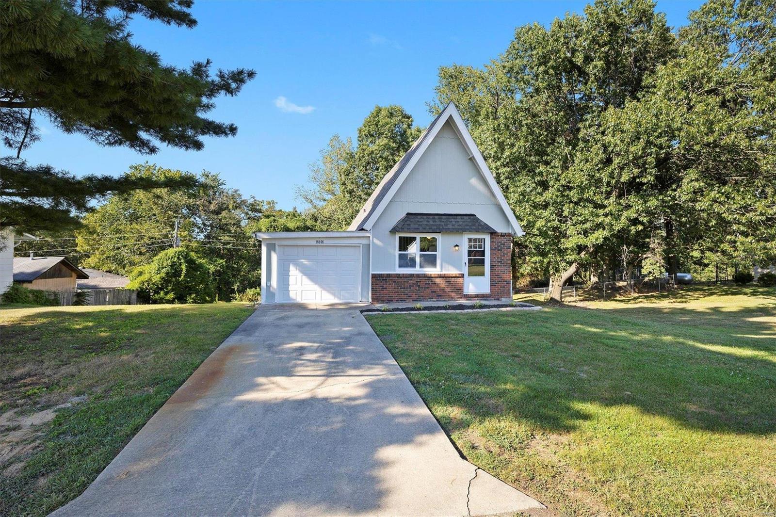 16696 Oak Bridge Road Property Photo 2